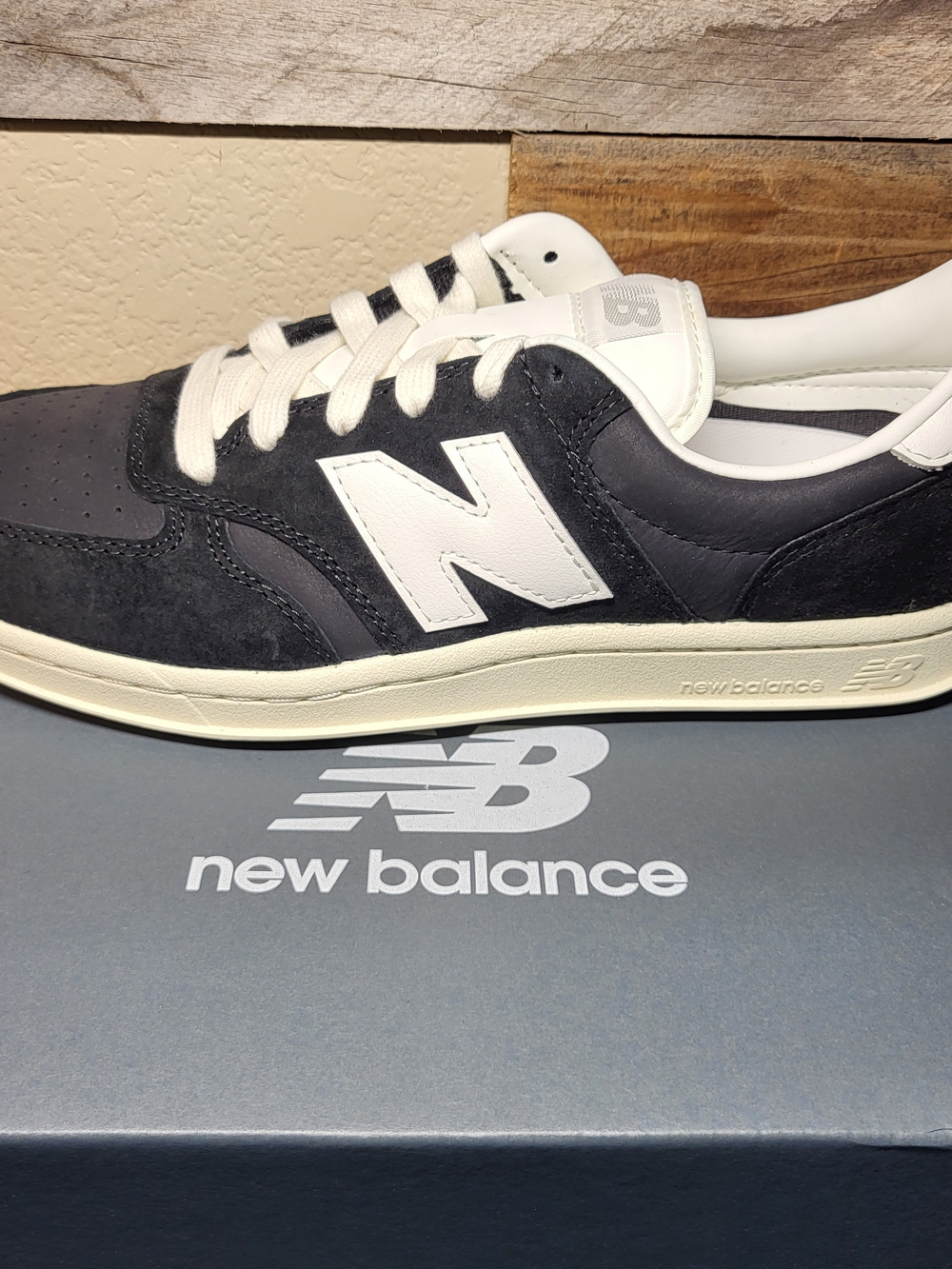 *NEW* New Balance T500 Low Top Suede Sneaker Black/White Size Mens 9.5 Womens 11